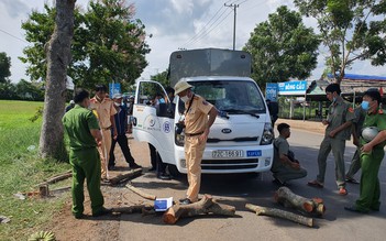 Tránh xe tập lái, ba gác tông vào cây xà cừ, lao xuống ruộng khiến 1 người chết