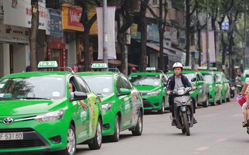 Tiếp tục giãn cách xã hội: TP.HCM duy trì 200 taxi chở bệnh nhân miễn phí