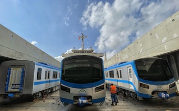 Thêm 2 đoàn tàu của tuyến metro số 1 cập cảng TP.HCM