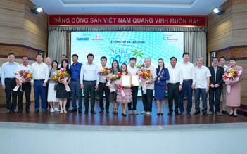 Trao giải cuộc thi viết 'Nghĩa tình miền Tây'