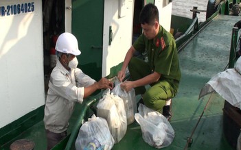 Bộ Công an phát hiện gần 500 tấn dầu nghi nhập lậu trên sông Sài Gòn