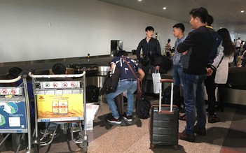 Khách vật vờ hơn 2 giờ đợi lấy hành lý ở sân bay Nội Bài ngày cận tết
