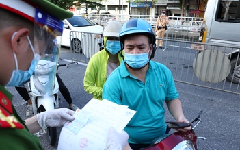 Xem xét không kiểm tra giấy đi đường tại 19 quận, huyện 'vùng xanh' của Hà Nội