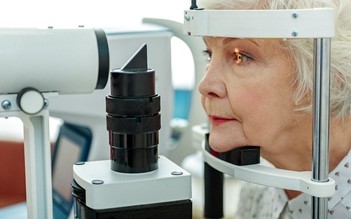 Đột phá loại thuốc nhỏ mắt mới thay cho kính lão