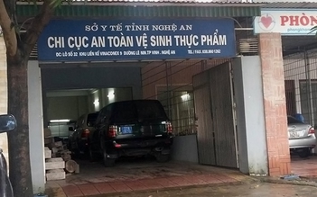 Chi cục trưởng từ chức sau nghi vấn 'né luật' để sinh con thứ 4