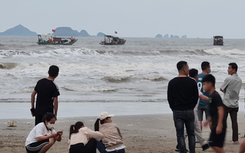 Tìm thấy thi thể 2 anh em đuối nước khi tắm biển ở Thanh Hóa