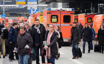 Sân bay Hamburg sơ tán hành khách vì 'khí lạ'