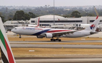 Hành khách say xỉn đòi vào buồng lái máy bay Malaysian Airlines