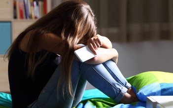 Lạm dụng mạng xã hội, ti vi gây trầm cảm ở giới trẻ