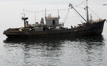 Hàn Quốc nổ súng cảnh cáo tàu buôn Triều Tiên đi lạc