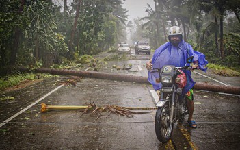 Philippines sơ tán hàng trăm ngàn người tránh bão Vongfong