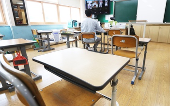 Nhiều học sinh Hàn Quốc học trực tuyến trở lại vì Covid-19
