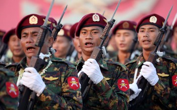 Quân đội Myanmar duyệt binh, cam kết tổ chức bầu cử