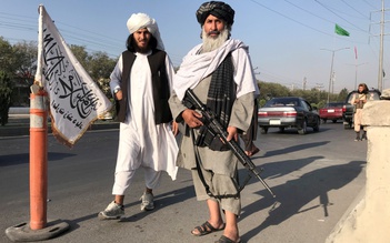 Nhiều tay súng Taliban chuyển từ AK-47 sang súng trường Mỹ