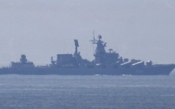 Tuần dương hạm Nga rời Địa Trung Hải, 2 tàu khu trục Mỹ bám theo