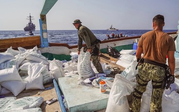 Hải quân Mỹ chặn tàu chở số lượng chất nổ ‘khủng’ ở vịnh Oman