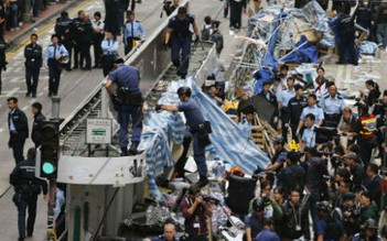 Hồng Kông giải tỏa khu biểu tình cuối cùng
