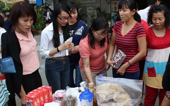 Chợ phiên thanh niên, đêm nhạc gây quỹ 'Xuân biên giới'