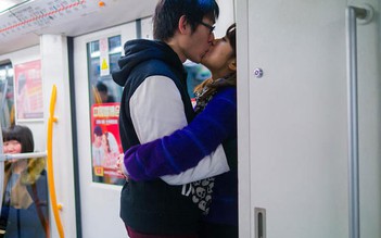 Dành 3 năm chụp ảnh cặp đôi hôn nhau trên Shanghai Metro