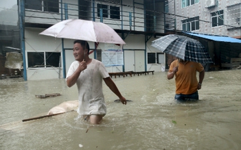 Bão lũ tiếp tục hoành hành ở nhiều nơi