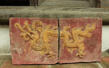 Cổ vật xứ Đông - Bốn viên gạch rồng đời Lý trong đền thờ vị tướng đánh cướp biển