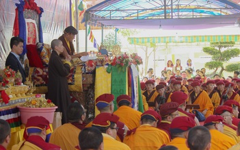 Đức Pháp vương Gyalwang Drukpa cầu nguyện tại núi Bà Đen