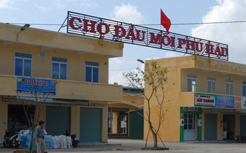 Tiểu thương chợ Phú Hậu kéo lên UBND Thừa Thiên-Huế cầu cứu