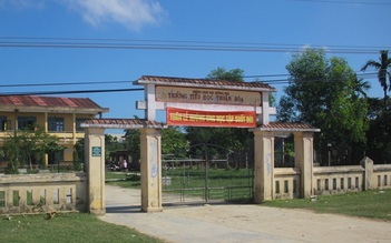 Cảnh cáo, buộc ngừng dạy cô giáo đánh học sinh bầm mông