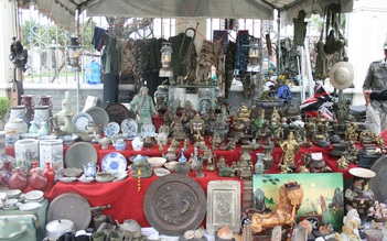 Độc đáo những món đồ cổ tại chợ xuân Đà Nẵng