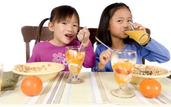 Bữa sáng đủ dinh dưỡng giúp trẻ phát triển chiều cao vượt trội