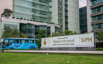 Thái Lan đưa rô bốt phục vụ trong bệnh viện