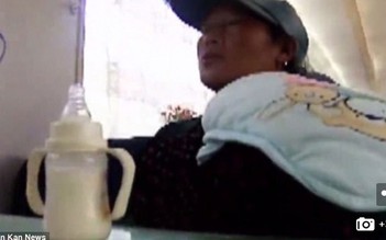 'Mẹ mìn' bắt cóc trẻ em bị cảnh sát tóm vì dùng nước lạnh pha sữa