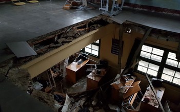'Sập sàn phòng học, 10 học sinh bị thương': Sàn bị lún vẫn để học sinh học