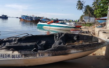 Ca nô du lịch phát hỏa