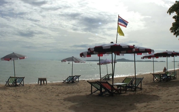 Bị phạt tù nếu hút thuốc trên bãi biển Thái Lan