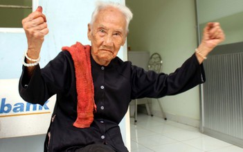 Cụ bà 98 tuổi khỏe như trai tráng, ai cũng nể phục