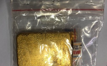 Phát hiện thỏi vàng miếng trong hành lý của du khách Hàn Quốc