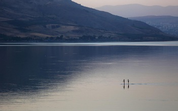 Bơm nước cứu biển hồ Galilee