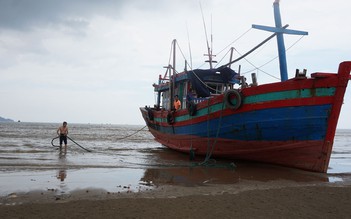 Tốn 828 tỉ nạo vét lòng sông, tàu vẫn mắc cạn