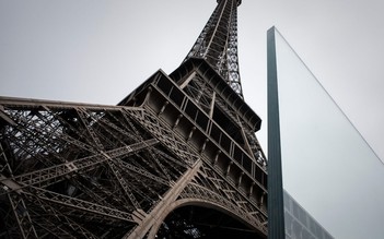 Hàng rào 35 triệu euro bảo vệ tháp Eiffel