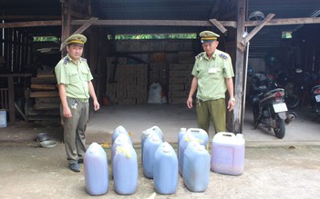 Tiêu hủy hàng trăm lít dầu ăn bẩn từ Bình Phước tuồn về Bình Dương tiêu thụ
