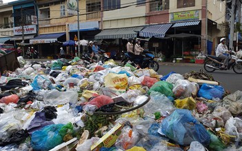 Hàng trăm tấn rác ứ đọng khắp Bảo Lộc, xe chở rác 'án binh bất động'