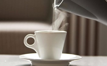 Lợi ích tuyệt vời của việc uống nước ấm vào buổi sáng