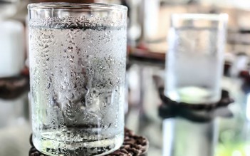 Uống nước lạnh có lợi hay có hại cho sức khỏe?