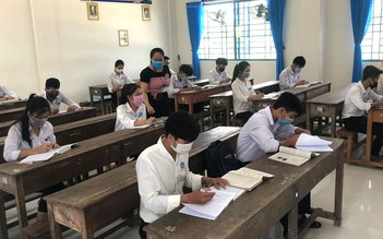 Học sinh trở lại trường sau Covid-19: Chia đôi lớp học để thực hiện giãn cách