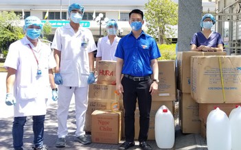 Trao tặng 4.500 đồ bảo hộ y tế cho các bệnh viện Đà Nẵng