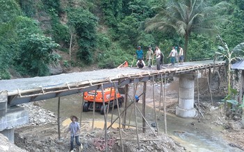 'Ăn mày' vì cộng đồng: Người phụ nữ quên mình