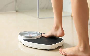 Giảm cân: Tự cân hằng ngày hay hằng tuần mới đúng?