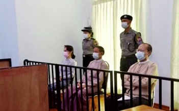 Bà Aung San Suu Kyi hiện diện trước tòa