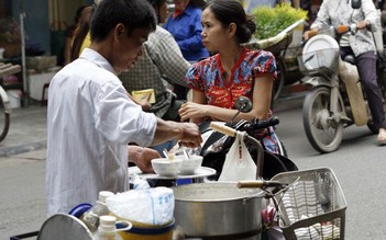 Người Hà Nội - Chuyện ăn, chuyện uống một thời: Những kiểu uống mang phong vị Trung Hoa